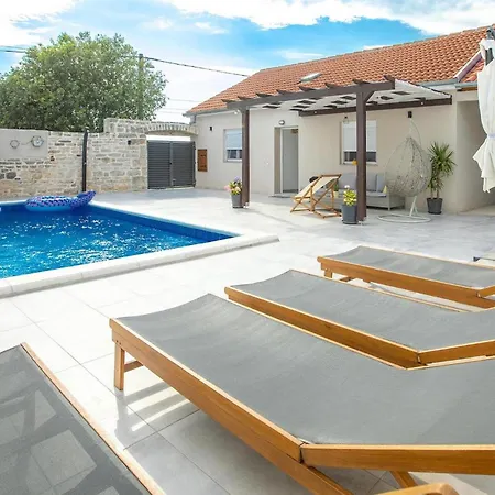 Holiday home Petra Pridraga *